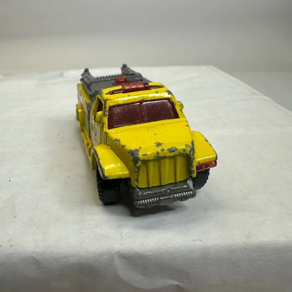Matchbox Highway‎ Rescue Fire Truck Yellow MB566 Unit 705 2002 Mattel Diecast